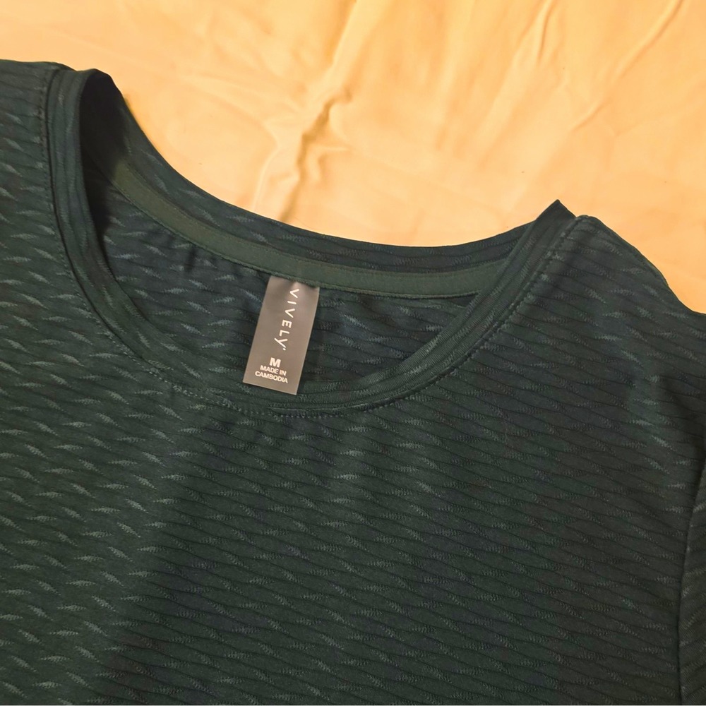 Vively Women's Green Textured Stretch Athletic Crew Neck Short Sleeve Tee M #12